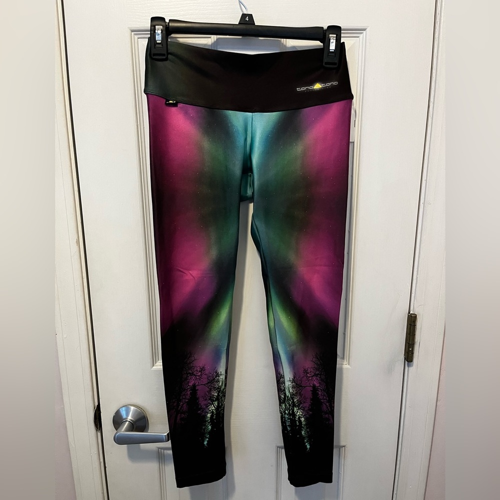 Northern Lights Galaxy Cropped Leggings